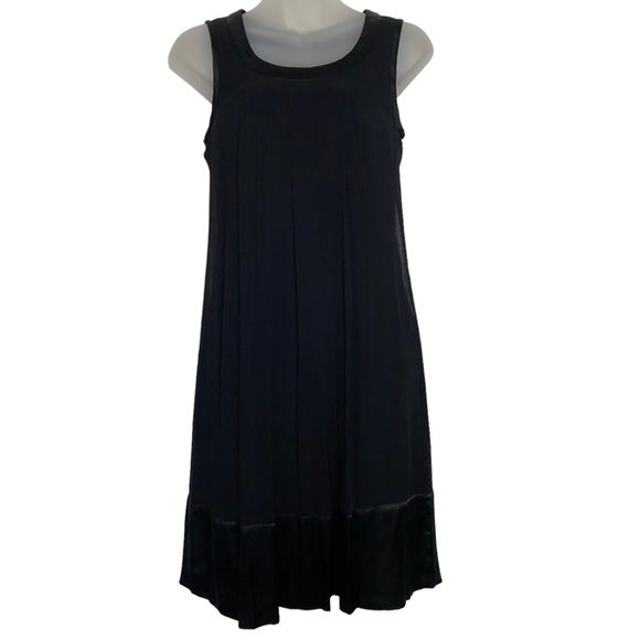 Banana Republic Dresses & Skirts - Banana Republic 100% silk black pleated swing midi dress